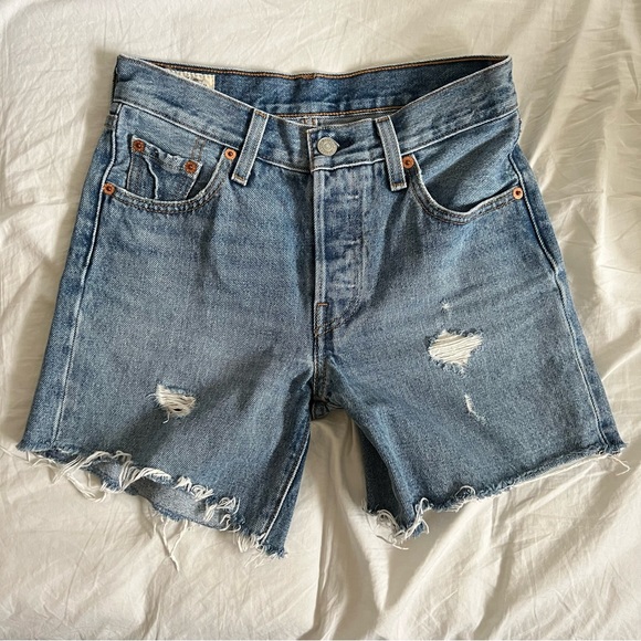 LEVI’S 501 Mid Thigh Shorts (23) - Picture 2 of 9